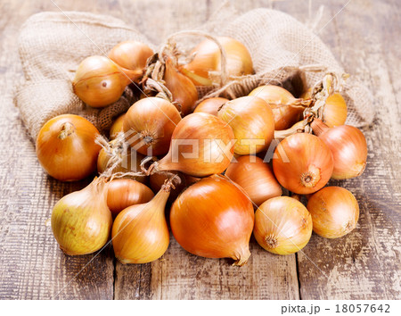fresh onions 18057642