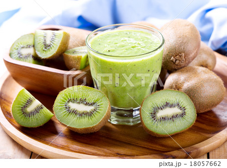 kiwi smoothie kiwi smoothie 18057662