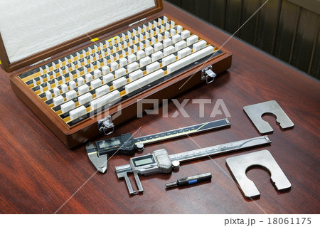 calibration  snap gauge and vernier by block 18061175