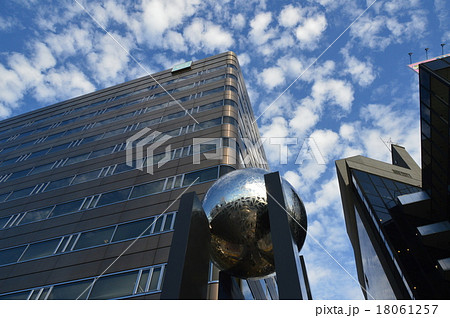 高層ビル･青空（東京都台東区） 18061257