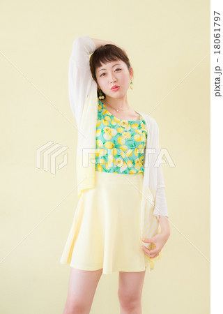立ち姿 女性 立ち姿 女性 18061797