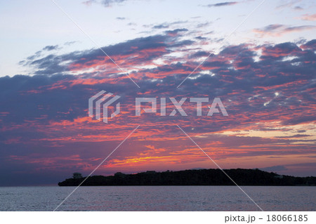 サンセット 西表島の夕陽 18066185