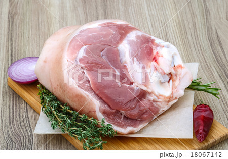 Raw pork knuckle 18067142