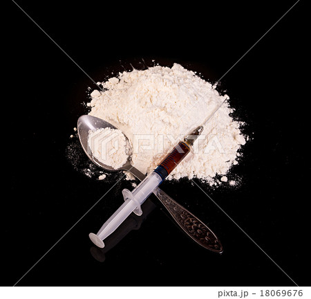 Drug powder, drug syringe and drug on spoon の写真素材 [18069676] - PIXTA