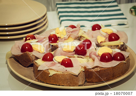 Tasty sandwiches Tasty sandwiches 18070007