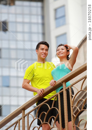Man and women enjoying their outdoor activity 18070258