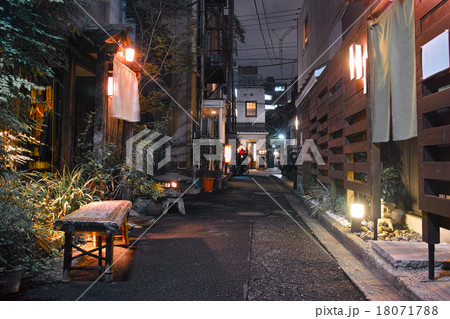 神楽坂料亭街の夜景の写真素材