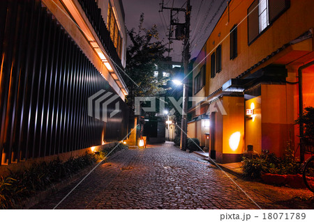 神楽坂料亭街の夜景の写真素材