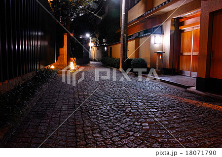 神楽坂料亭街の夜景 18071790