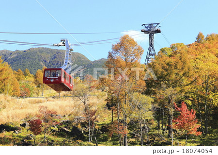 蓼科高原の紅葉と北八ヶ岳ロープウェイの写真素材