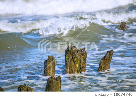Baltic Sea with groynes and surf 18074740