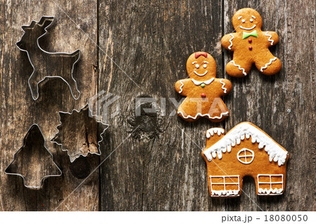 Christmas homemade gingerbread couple cookies 18080050