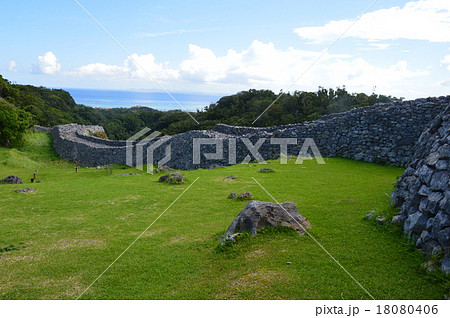 今帰仁城･主郭外側の石垣（沖縄県国頭郡今帰仁村） 18080406