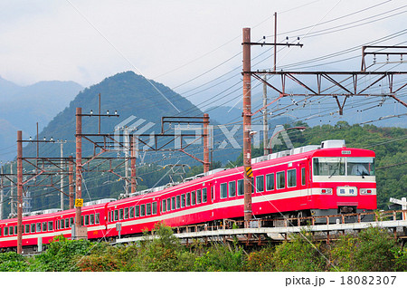 東武日光駅に進入する臨時快速電車 18082307