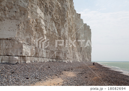 White chalk cliffs near the Beachy Head, England White chalk cliffs near the Beachy Head, England 18082694