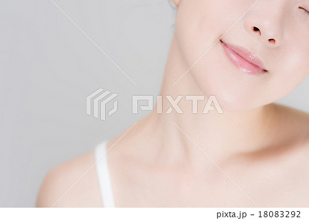 女性 肩 女性 肩 18083292