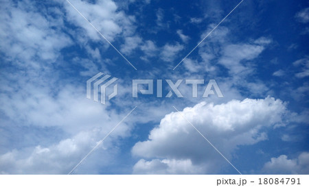 青空と雲 18084791