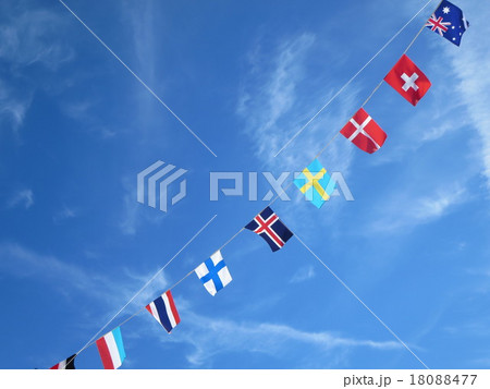 青空と旗 青空と旗 18088477