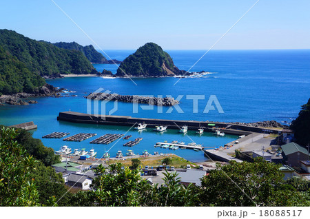 伊勢海老漁が盛んな池ノ浦漁港 伊勢海老漁が盛んな池ノ浦漁港 18088517