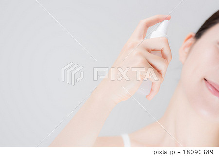 女性　化粧水 18090389