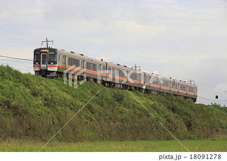 伊勢鉄道を行く快速みえ号 18091278