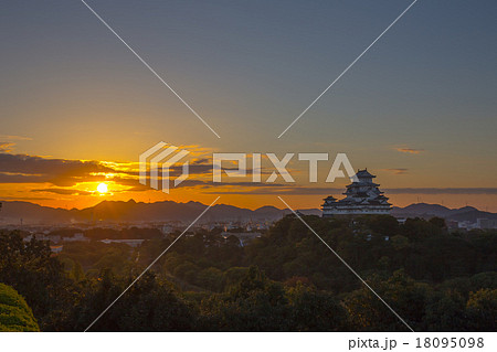 姫路城　夜明け 18095098