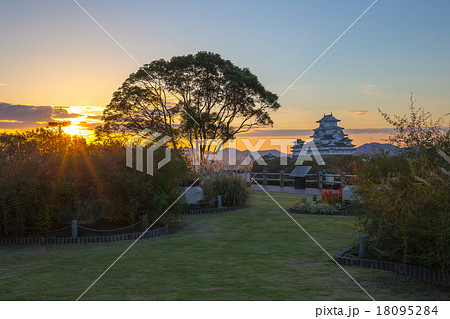 早朝の男山配水池公園の写真素材