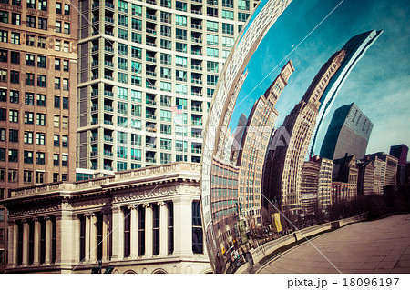 CHICAGO, IL - APRIL 2 18096197