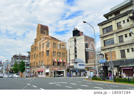 京都　四条大橋交差点 18097284