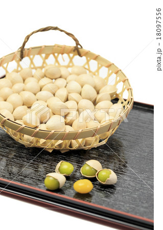 木の実　ぎんなん　銀杏　秋の味覚 18097556