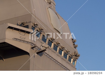 護衛艦いずもの艦橋(アップ) 18098204