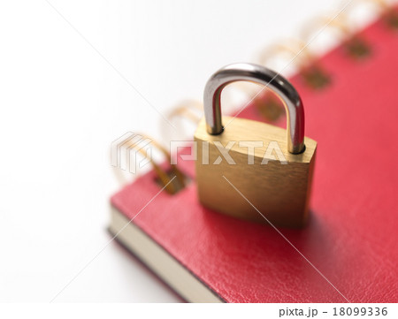 鍵と手帳 18099336