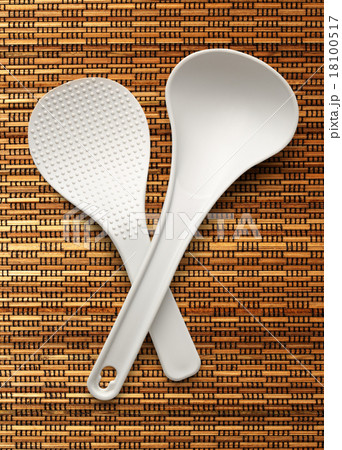 White spatula and ladle 18100517