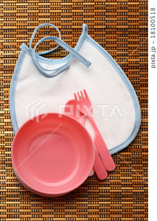 Bibs, bowl and spoon for baby Bibs, bowl and spoon for baby 18100518