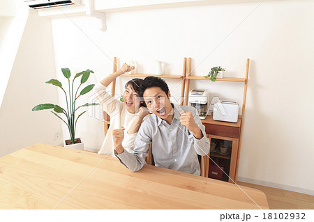 若い夫婦 若い夫婦 18102932