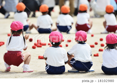 幼稚園の運動会 18102980