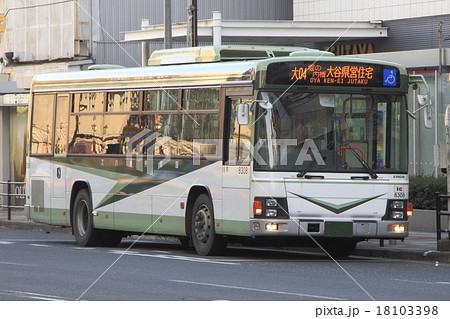 大宮駅前の国際興業バス 復刻塗装車 さいたま東 の写真素材