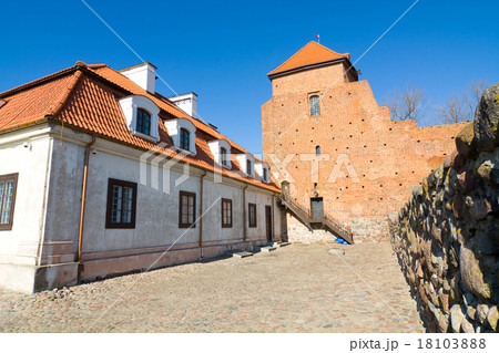 Medieval castle in Liw, Poland Medieval castle in Liw, Poland 18103888