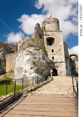 Ogrodzieniec Castle, Poland. Ogrodzieniec Castle, Poland. 18103897