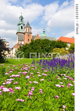 Wawel Castle in Krakow, Poland 18103903