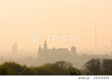 Poland, Krakow, sunrise over Wawel hill Poland, Krakow, sunrise over Wawel hill 18103938