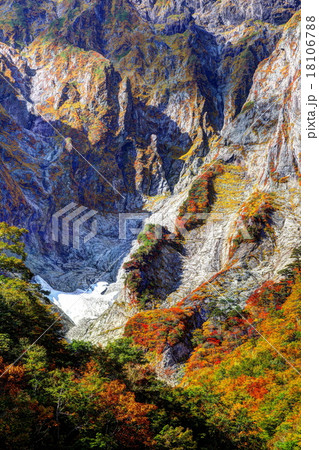 紅葉の一ノ倉沢 18106788