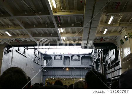 いずも 護衛艦 横浜 大桟橋 いずも 護衛艦 横浜 大桟橋 18106797