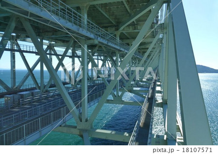 【明石海峡大橋】 撮影場所：舞子公園 兵庫県神戸市垂水区東舞子町 18107571