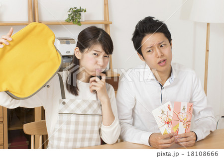 ご祝儀貧乏 18108666