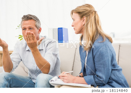 Therapist listening to male patients worries 18114840