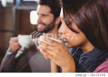 Group of friends enjoying a coffee 18115148