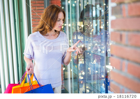 Pretty woman shopping at the mall Pretty woman shopping at the mall 18116720