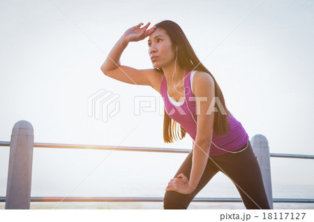 Sweating fit woman resting at promenade 18117127