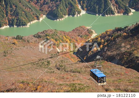 紅葉の立山連峰、黒部湖と立山ロープウエー 18122110